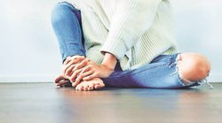 पैरों में अकड़न और जोड़ों में दर्द हो सकते हैं हाई यूरिक एसिड के संकेत, Uric Acid के बारे में जानिये सब कुछ