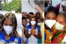 पिता के निधन के बाद पहली बार घर पहुंची वंदना कटारिया, मां को गले लगा लगी रोने, देखें&nbsp;Video