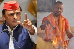 अखिलेश यादव ने बताया किन चीजों में नंबर 1 हैं योगी आदित्यनाथ, एंकर ने टोका- आप तो भाषण देने&nbsp;लगे