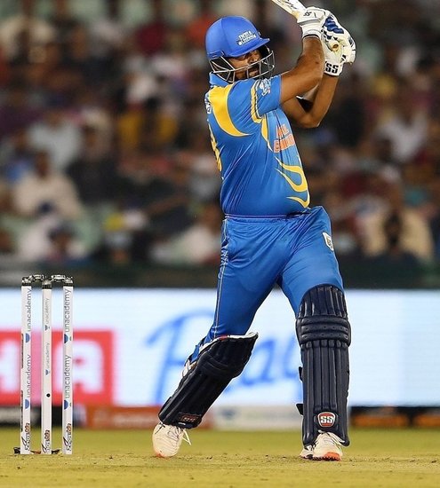 Yusuf Pathan, Shoaib Akhtar