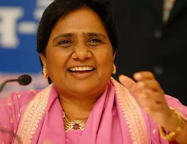 मायावती ने आपकी अदालत में कहा था कि उनका बहुजन समाज उन्हें डायमंड देता है। बहुजन समाज की इच्छा को वह नकार नहीं सकतीं। इसे भी पढ़ें- मायावती का बाहुबलियों से रिश्ता : राजा भैया पर सख्त तो मुख्तार पर रहीं मेहरबान, अब बनाई दूरी