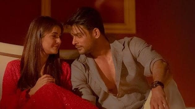 बिग बॉस सीजन-13 के घर में शहनाज और सिद्धार्थ की पहली मुलाकात हुई थी और इस घर में ही शहनाज को सिद्धार्थ से प्यार हो गया था।