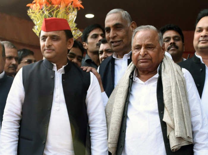अखिलेश-मुलायम ही नहीं, इन राज्यों में भी पिता-पुत्र रहे हैं सीएम, पहली बार बेटी ने ली थी अब्बा की जगह