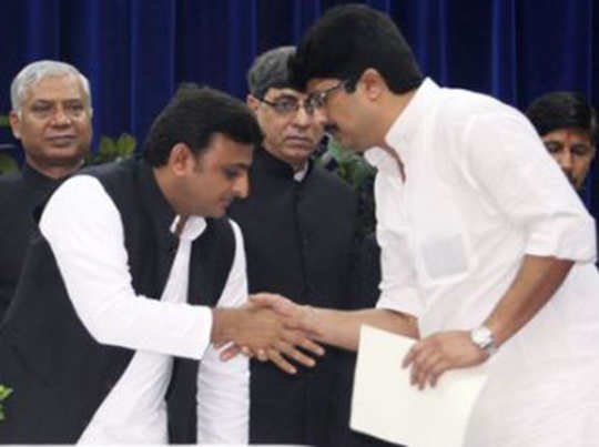 मायावती ने कहा कि यदि अखिलेश यादव उनसे सीख लेते तो राजा भैया की वादा खिलाफी का सामना उन्हें नहीं करना पड़ता।