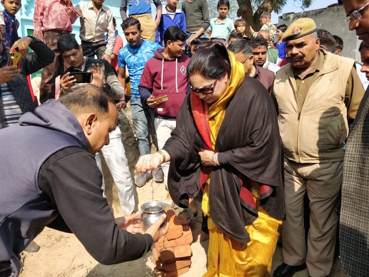 रानी पक्षलिका सिंह बाह तहसील से बीजेपी एमएलए हैं।यह क्षेत्र चंबल के बीहड़ में आता है और उन्‍हें बीहड़ की रानी भी कहा जाता है।