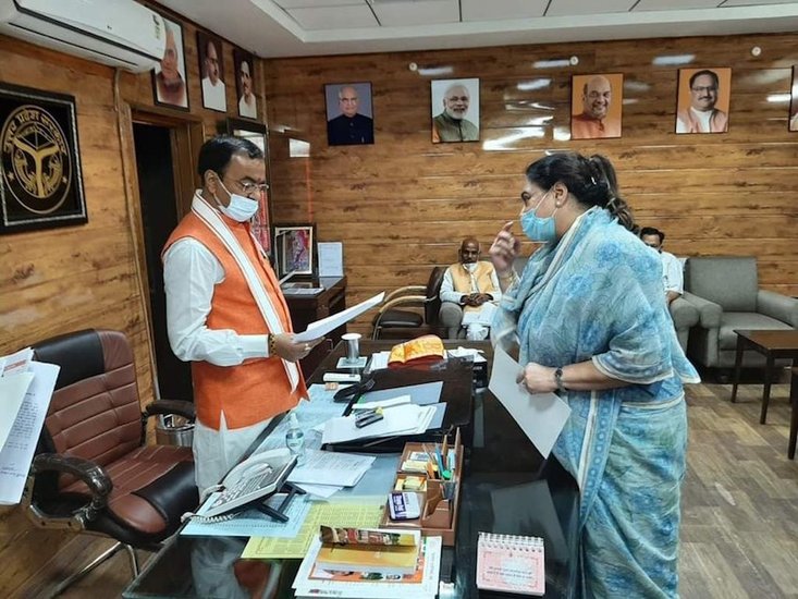 अपने चुनावी हलफनामे में रानी पक्षलिका सिंह ने बताया था कि वह करीब 59 करोड़ रुपए की मालकिन हैं। इसमें करीब 4 करोड़ रुपए की चल और 55 करोड़ की अचल संपत्ति है।