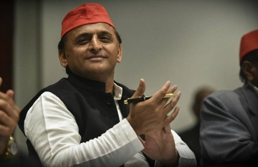 अखिलेश यादव 2012 से 2017 तक यूपी के सीएम रहे। अपने पिता की तरह वह भी किसी तरह का कोई हथियार नहीं रखते। (यह भी पढ़ें: अखिलेश यादव से मायावती और मुलायम तक, यूपी के इन 8 नेताओं के नाम नहीं कोई अपनी कार )