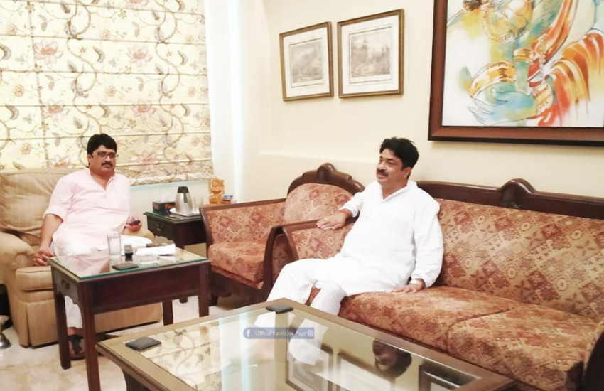 अकाली दल के नेताओं का कहना था कि राजा भैया का पंजाब आने का मतलब यह तो नहीं कि यूपी और पंजाब के गैंस्टरों का गठबंधन हो रहा है। इसे भी पढ़ें- राजा भैया के लिए मायावती ने कहा था- उनकी सरकार में कुंडा का गुंडा लाइन पर था