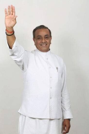 कांग्रेस छोड़ बीजेपी में शामिल होने वाले पूर्व केंद्रीय मंत्री संजय सिंह ने दो शादियां की हैं। उनकी दोनों ही पत्नियां राजनीति में हैं। 