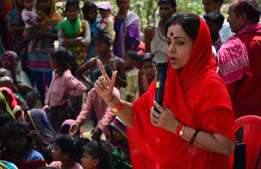 अमीता सिंह ने बताया था कि उनके पास हथियारों के नाम पर एक रायफल, एक पिस्टल और एक डीबीएल गन है। वहीं अमीता सिंह के पास दो स्कॉर्पियो और एक महिंद्रा की ही एक्सयूवी कार है।