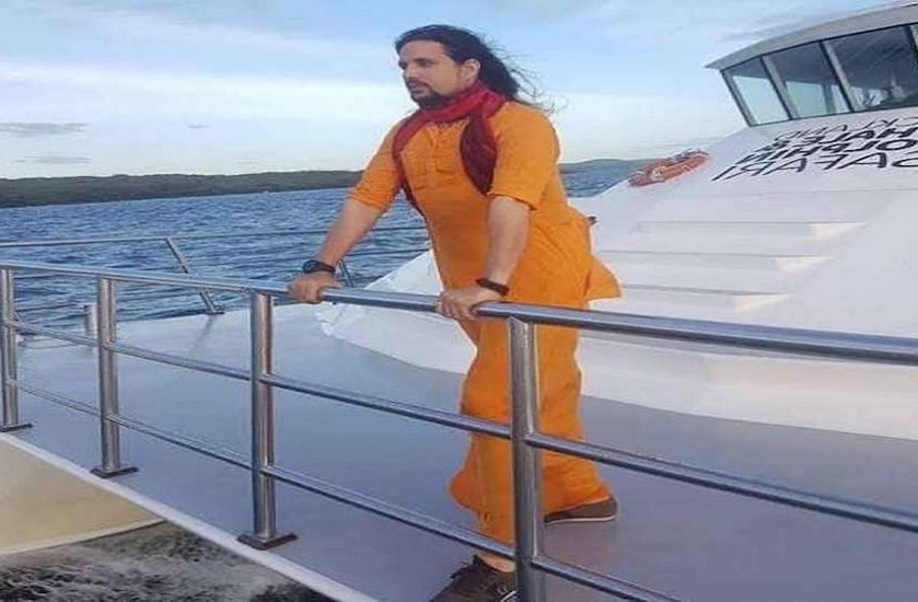 हालांकि नरेंद्र गिरी के निधन से दो महीने पहले ही मठ की तरफ से एक वीडियो जारी कर कहा गया कि आनंद गिरी ने अपनी गलतियों के लिए माफी मांग ली है। उन्हें माफ करके दोबारा से मठ की सदस्यता दे दी गई है। 
