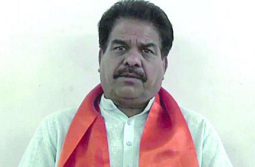 दिसंबर 2018 में राजस्थान विधानसभा चुनाव के दौरान बांसवाड़ा में गुजरात के सुरेंद्रनगर से बीजेपी सांसद देवजी भाई ने राहुल गांधी पर आपत्तिजनक टिप्पणी कर दी थी। इस पर वहां के लोगों ने बीजेपी सांसद को घेर लिया। जमकर बहस हुई। बीजेपी सांसद को माफी मांगनी पड़ी। इसके बाद भी लोगों ने उन्हें वहां सभा नहीं करने दी और अंत में बीजेपी सांसद को वहां से लौटना पड़ा था।