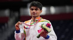 पैरालंपिक में रजत पदक जीतने वाले DM सुहास की पत्नी ऋतु भी हैं ADM, शीशे के सामने करती थीं अंग्रेजी बोलने की प्रैक्टिस