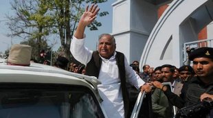 Mulayam Singh Yadav, Akhilesh Yadav