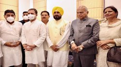 पंजाब के नए सरदार चरणजीत सिंह चन्नीः राहुल गांधी के कारण शपथ में हुई देर, ‘खफा’ अमरिंदर नहीं आए समारोह में
