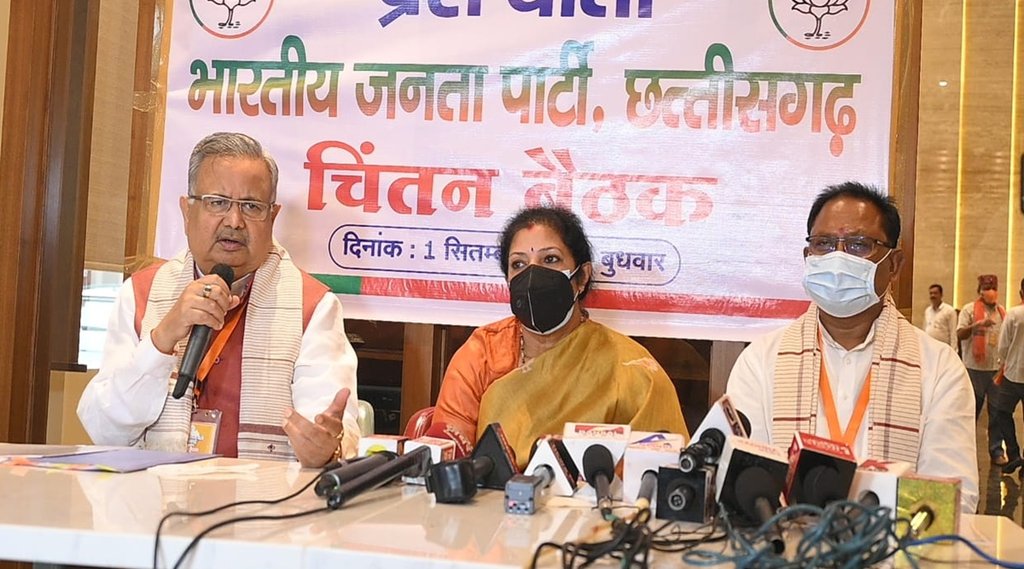 चिंतन शिविर के बाद मीडिया से बात करते रमन सिंह। फोटो- छत्तीसगढ़ भाजपा के ट्विटर हैंडल से