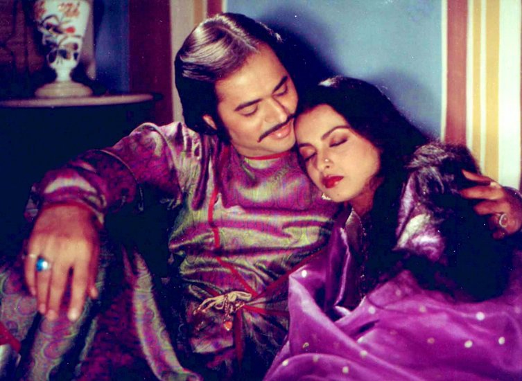 फिल्म उमराव जान में फारुख शेख ने फिरोजी पत्थर की अंगूठी पहनी थी और इसकी नीलामी पर उनके चाहने वाले ने इसकी 96 हजार रुपये कीमत अदा की थी।