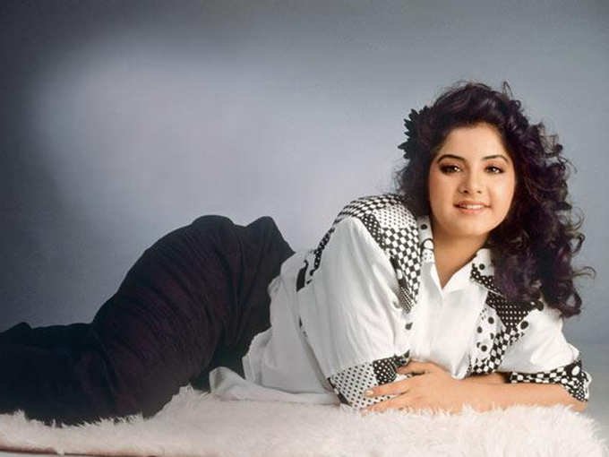 दिव्या भारती की मौत की जांच की वर्सोवा के थानाध्यक्ष इंस्पेक्टर जेजी जाधव ने की थी और घटनास्थल पर मौजूद नीता लुल्ला, उनके पति डॉ. श्याम से पूछताछ हुई थी, लेकिन वहां मौजूद अमृता से पूछताछ होती उससे पहले कुछ ऐसा हुआ जिसकी किसी को उम्मीद नहीं थी।