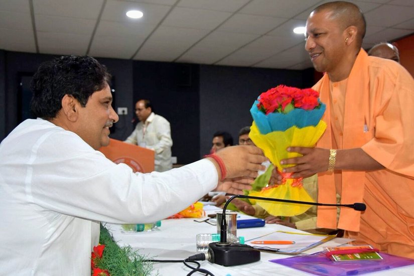 बीजेपी के सुनील शर्मा गाजियाबाद जिले की साहिबाबाद विधानसभा से 1.50 लाख वोटों से चुनाव जीते थे। उन्होंने यहां से सिटिंग विधायक अमरपाल शर्मा को रिकॉर्ड अंतर से हरा दिया था और जीत का इतना बड़ा अंतर चौंकाने वाला था।