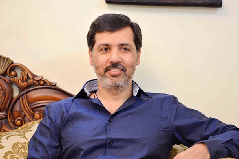 विश्वविद्यालय में रहने के दौरान कुछ ही सालों में लखनऊ के अलग-अलग थानों में धनंजय पर हत्या और सरकारी टेंडरों में वसूली से जुड़े आधा दर्जन मुक़दमे दर्ज हो गए।