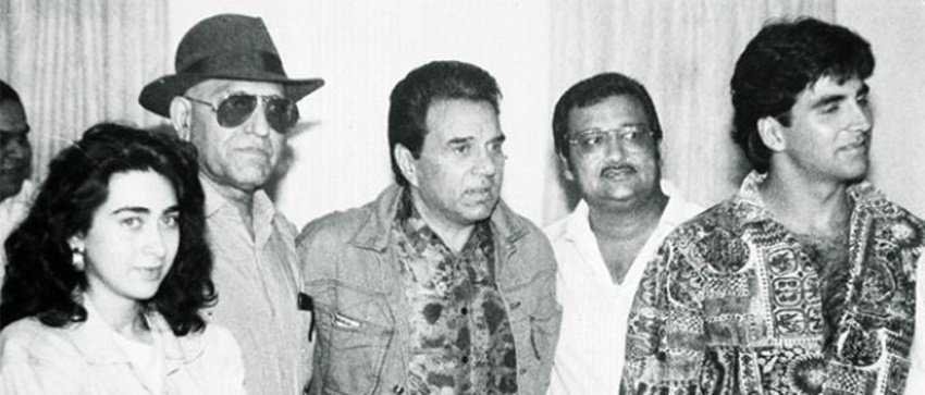 करिश्मा कपूर संग धर्मेंद्र ने 1995 में मैदान-ए-जंग नाम की फिल्म में साथ काम किया था।