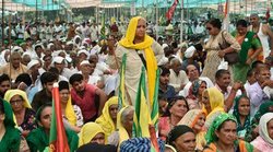 कृषि कानूनों पर यहां नहीं हो रही है कोई चर्चा – लाइव रिपोर्टिंग के दौरान बोले पत्रकार तो किसानों ने घेरा, पूछने लगे कई सवाल