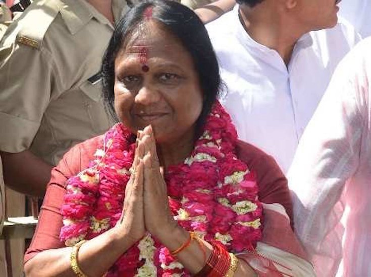 समाजवादी पार्टी की सुशीला सरोज के पास 20 हजार रुपए की डीबीबीएल गन, 27 हजार की एक रिवॉल्वर और 65 हजार की राइफल है।