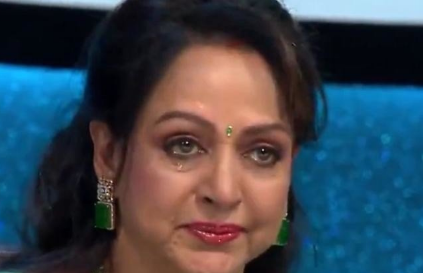 बीजेपी एमपी (BJP MP) और एक्ट्रेस हेमा मालिनी (Hema Malini) ने अपनी बेटियों ईशा देओल (Esha Deol) और अहाना देओल की परवरिश करीबन अकेले ही की,क्योंकि धर्मेंद्र (Dharmendra) अपने पहले परिवार को भी समय देते थे। ऐसे में दोनों ही जगहों पर वह हर समय मौजूद नहीं रह पाते थे। हेमा का कहना था कि उन्होंने अपनी बेटियों को बेहद प्रोटेक्टिव माहौल में रखा था, लेकिन जब उनकी बेटियां बड़ी होने लगीं तो वह बेहद असुरक्षित महसूस करती थीं। एक ऐसा ही किस्सा उन्होंने बताया था, जब ईशा को वह पहली बार स्कूल लेकर गई थीं।