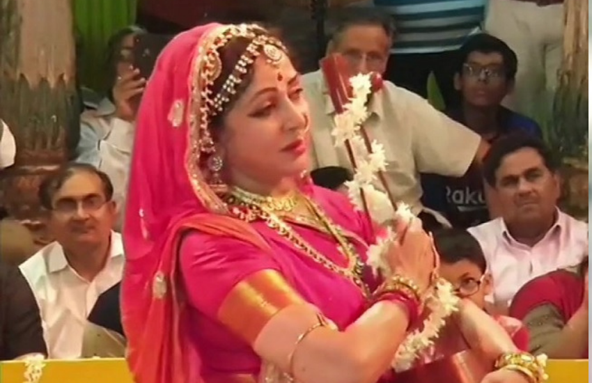 हेमा हमेशा से चाहती थीं कि उन्हें श्रीकृष्ण की नगरी में सेवा का मौका मिले और वह जब मिला तो वह खुशी से फूली नहीं समाईं।