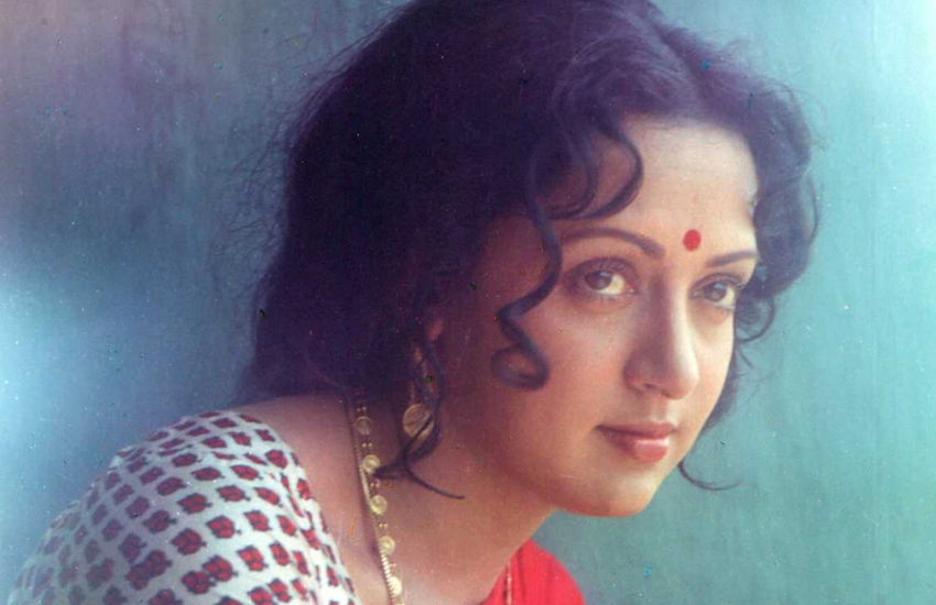 हेमा ने बताया था कि वह घर आईं और तीन से चार घंटे जब तक ईशा स्कूल में रही वह बेहद बेचैन रहीं थीं। इसे भी पढ़ें- धर्मेंद्र से शादी के लिए हेमा ने लिए भी अपने परिवार से पहले इस शख्स से इजाजत