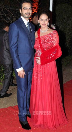 हेमा मालिनी धर्मेंद्र की बेटी ईशा ने 29 जून 2012 को अपने दोस्त भरत तख्तानी से शादी की थी। भरत पेशे से बिजनेसमैन हैं। 