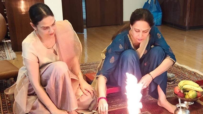 ईशा को लगता था कि उनकी ये बीमारी उनके होने वाले बच्चे की सेहत पर बुरा असर ना डाले। इसी चिंता से वब काफी परेशान रहती थीं और रोजाना खुद के जल्दी ठीक हो जाने की दुआ भी करती थीं। (यह भी पढ़ें: प्रेग्नेंसी के 9वें महीने तक स्मृति ईरानी करती रहीं एक्टिंग, इन 7 एक्ट्रेसेज ने भी नहीं छोड़ा था काम )