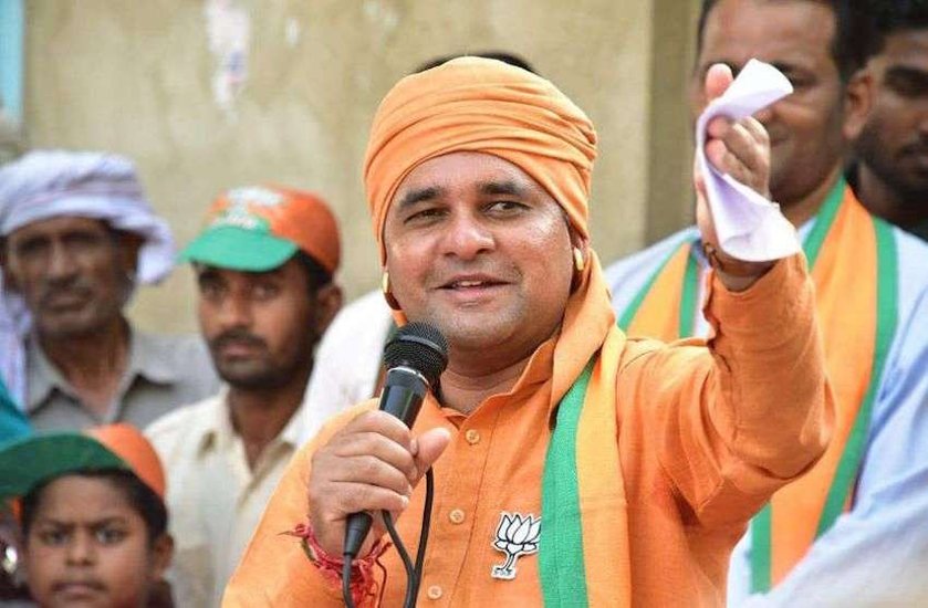 अलवर से बीजेपी सांसद महंत बालक नाथ कुल 352,929 रुपए की कुल संपत्ति के मालिक हैं।