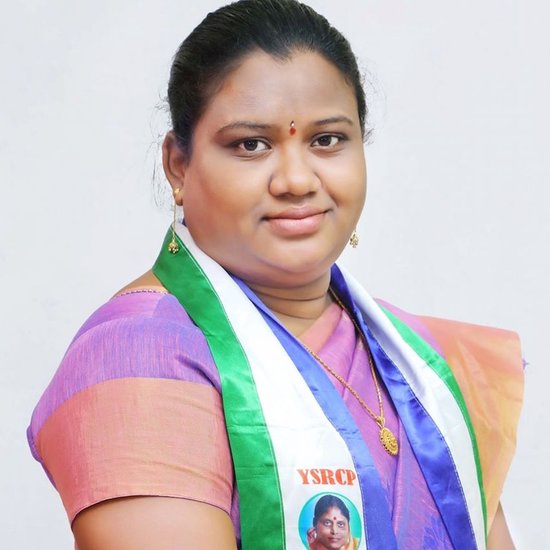अराकू से YSR कांग्रेस की गोद्देती माधवी 17 वीं लोकसभा की सबसे गरीब सांसद हैं। उनके पास कुल 141,179 रुपए की संपत्ति है।