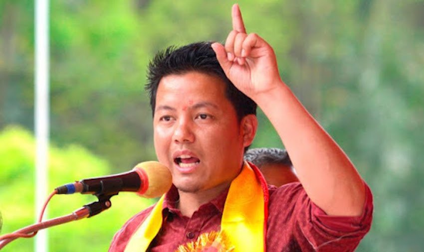 इंद्र हंग सुब्बा सिक्किम क्रांतिकारी मोर्चा के सांसद हैं। उन्होंने बताया था कि उनके पास कुल 478,817 रुपए की चल अचल संपत्ति है।