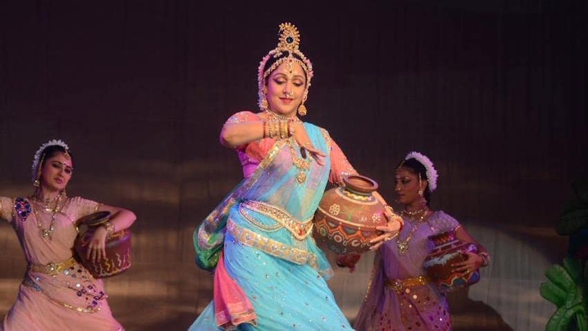हेमा मालिनी 70-80 के दशक की सुपरस्टार एक्ट्रेस थीं। फीस के मामले में भी तब शायद ही कोई उनके टक्कर में हो।
