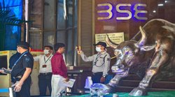 शेयर बाजार से कमाने का मौका: 70 आईपीओ कतार में, 28 कंपनियां जुटा चुकीं 42000 करोड़