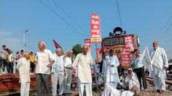 Bharat Bandh की वजह से Indian Railways IRCTC की ये ट्रेनें प्रभावित, लिस्ट में देख लें कहीं आपकी भी गाड़ी तो नहीं है?