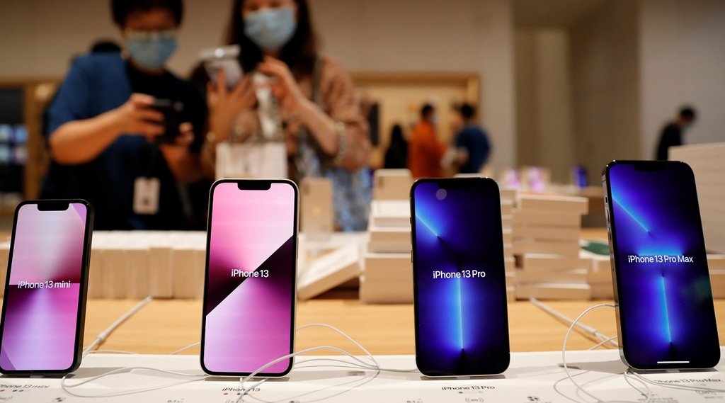 Apple iPhone 13 series goes on sale in Beijing