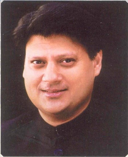 ज्योतिरादित्य सिंधिया के पिता माधवराव 1971 से 1999 तक 9 बार लोकसभा चुनाव लड़े और हर बार जीते। उन्होंने अटल बिहारी जैसे दिग्गज राजनेता को भी चुनाव में धूल चटाई थी।