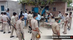 बिकरू कांड में शामिल अमर दुबे की पत्नी ने थानेदार से पूछा ऐसा सवाल, सिर झुका खड़े रहे दारोगा