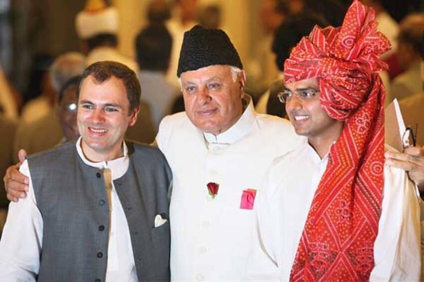 कांग्रेस पार्टी के कद्दावर नेता रहे राजेश पायलट और जम्मू कश्मीर के पूर्व मुख्यमंत्री फारूक अब्दुल्ला आपस में समधी थे। राजेश पायलट के बेटे सचिन पायलट की शादी फारूक अब्दुल्ला की बेटी सारा से हुई है। (यह भी पढ़ें: किसी को तलाकशुदा तो किसी को जाति-धर्म से बाहर हुआ प्यार, इन 5 नेताओं को शादी के लिए करना पड़ा था संघर्ष )