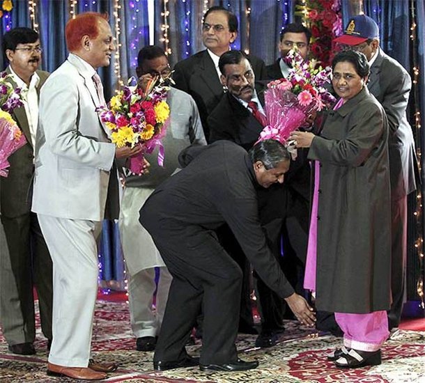 मायावती ने 2010 में चुनाव आयोग को दिये अपने हलफनामे में बताया था कि उनके पास 111 करोड़ से ज्यादा की संपत्ति है। उनकी संपत्ति को लेकर अकसर उनपर निशाना साधा जाता है।