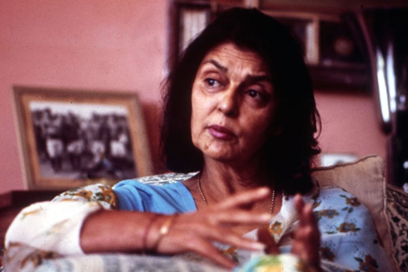 महारानी गायत्री देवी तीन बार लोकसभा सांसद रहीं। पहली बार वह 1962 में रिकॉर्ड मतों के अंतर से जीतकर संसद पहुंची थीं। अपने पहले ही कार्यकाल में वह देश के तत्कालीन पीएम पर भड़क गई थीं। 