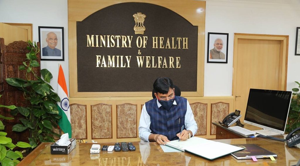 Mansukh Mandaviya news, delhi news, delhi confidential, union health minister, Kumar Radadiya, Digivijaya Singh, india news,Union Health Minister Mansukh Mandaviya, Delhi CGHS, Health Minister reached Delhi CGHS for treatment, Union Health Minister, केंद्रीय स्वास्थ्य मंत्री मनसुख मंडाविया, दिल्ली सीजीएचएस, स्वास्थ्य मंत्री इलाज के लिए दिल्ली सीजीएचएस पहुंचे, केंद्रीय स्वास्थ्य मंत्री, jansatta Mansukh Mandaviya news, delhi news, delhi confidential, union health minister, Kumar Radadiya, Digivijaya Singh, india news,Union Health Minister Mansukh Mandaviya, Delhi CGHS, Health Minister reached Delhi CGHS for treatment, Union Health Minister, केंद्रीय स्वास्थ्य मंत्री मनसुख मंडाविया, दिल्ली सीजीएचएस, स्वास्थ्य मंत्री इलाज के लिए दिल्ली सीजीएचएस पहुंचे, केंद्रीय स्वास्थ्य मंत्री, jansatta