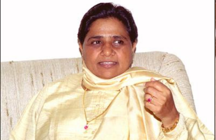 बसपा सुप्रीमो मायावती (Mayawati) अपनी स्पष्टवादिता के लिए जानी जाती हैं और जब भी सत्ता में रही विरोधी दलों के लिए मुसीबत से कम नहीं रहीं। लेकिन एक बार वह खुद लोगों की हरकतों के कारण परेशान हो गई थीं। सोशल मीडिया पर हजारों की संख्या में बने बसपा (BSP) के फर्जी पेज उनके लिए मुसीबत बन गए थे।