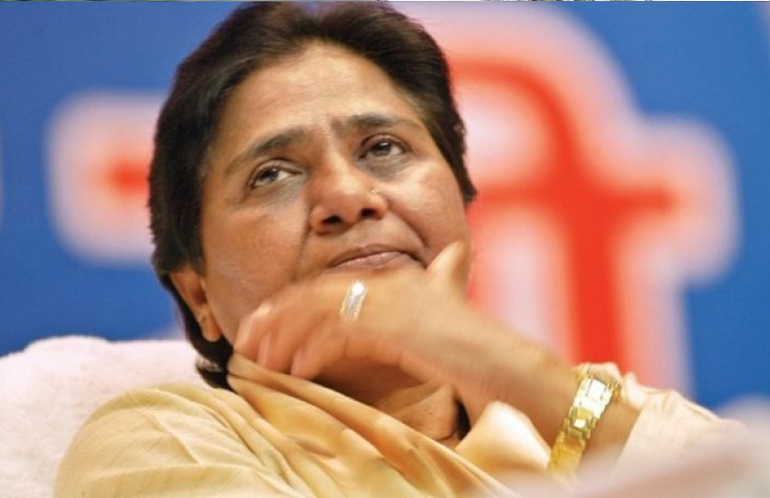 साल 2007 में मुख्यमंत्री बनी मायावती ने मुख्तार अंसारी को गरीबों के मसीहा कहा था और उपर थोपे गए मुकदमों को षड्यंत्र का हिस्सा बताते हुए फर्जी करार दिया था, लेकिन अचानक से साल 2010 में मायावती ने मुख्तार को पार्टी से बाहर का रास्ता दिखा दिया। 