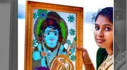 मुस्लिम महिला ने बनाई श्रीकृष्ण की पेटिंग्स, रखने की अनुमति नहीं मिली तो मंदिर में दान किया
