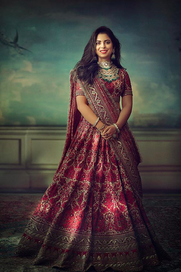 ईशा अंबानी मुकेश अंबानी की एकलौती बेटी हैं। ईशा और उनके भाई आकाश जुड़वा हैं।