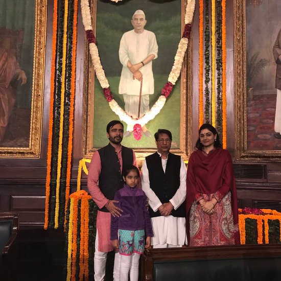 राष्ट्रीय लोकदल के अध्यक्ष जयंत चौधरी भी अपने परिवार की तीसरी पीढ़ी हैं जो सक्रिय राजनीति में हैं। उनसे पहले उनके पिता अजीत सिंह कई बार केंद्र सरकार में मंत्री रहे। जयंत चौधरी के दादा चौधरी चरण सिंह यूपी के सीएम के साथ ही देश के प्रधानमंत्री भी बने थे।